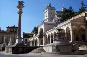 Udine-piazza_Libertà_fontana_del_Carrara